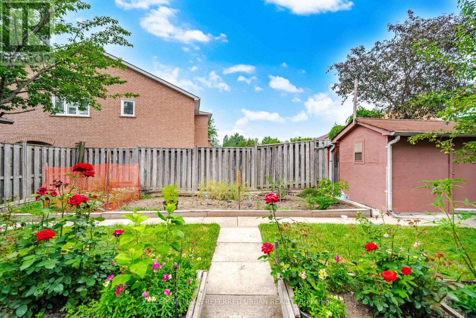 19 SOFTNEEDLE AVENUE - 33