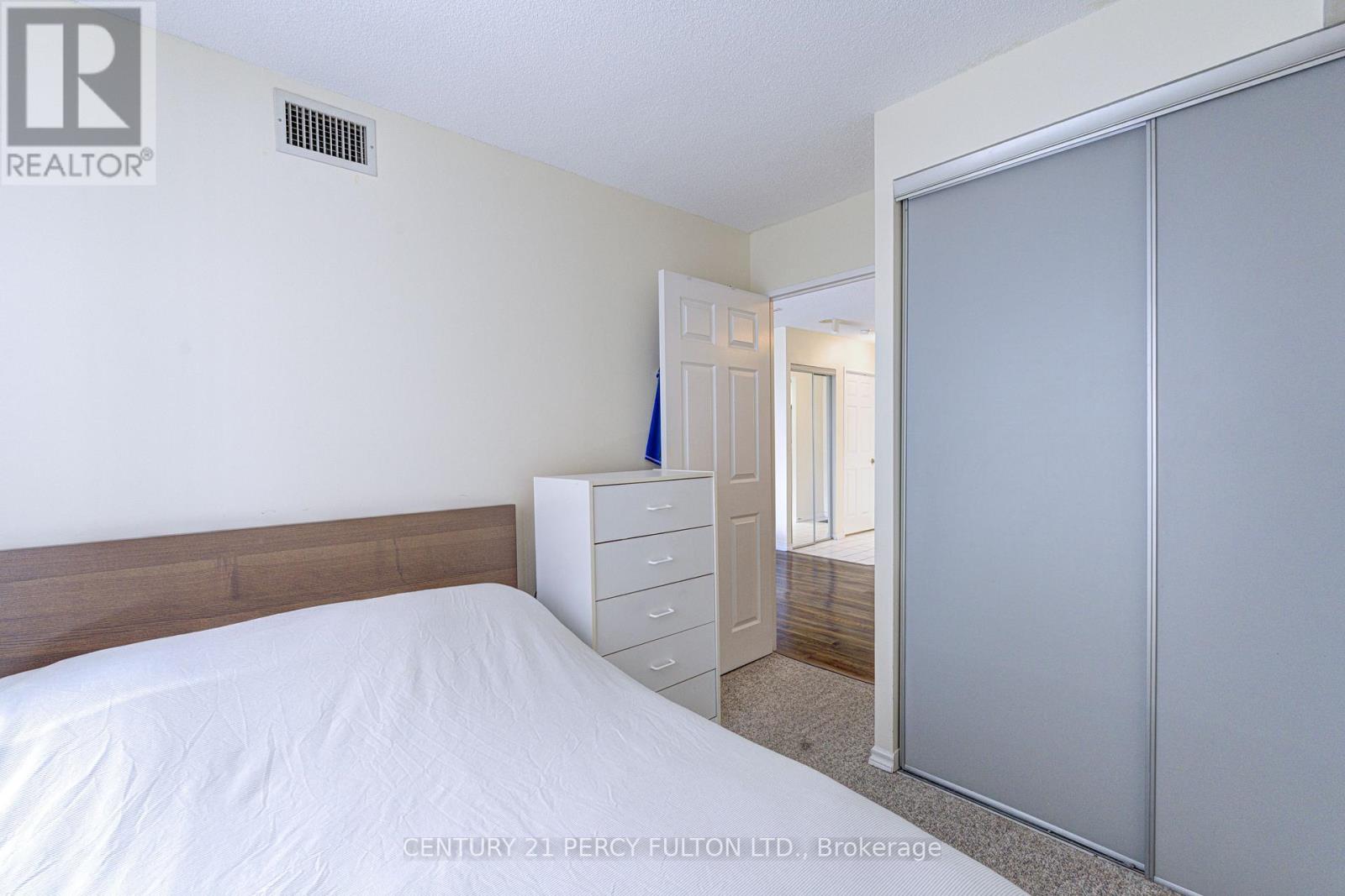 #2006 285 ENFIELD PLACE - Image 13