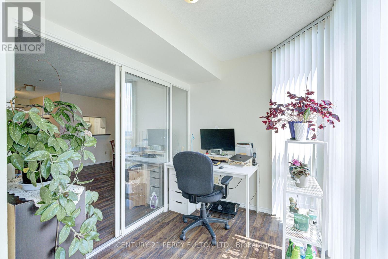 #2006 285 ENFIELD PLACE - Image 16