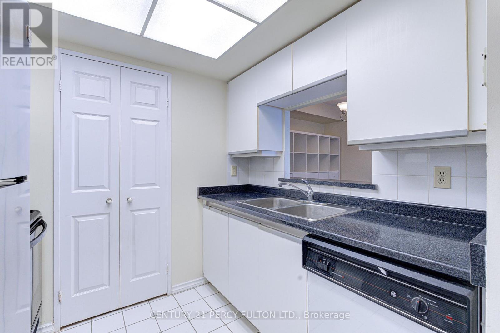 #2006 285 ENFIELD PLACE - Image 22