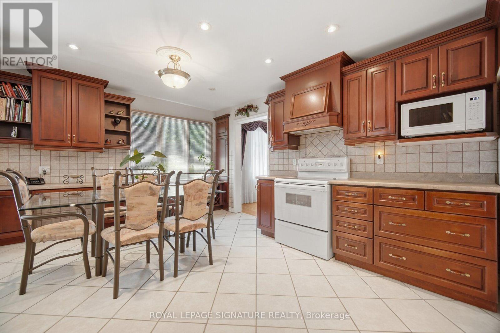 2130 AUTUMN BREEZE DRIVE N - 11