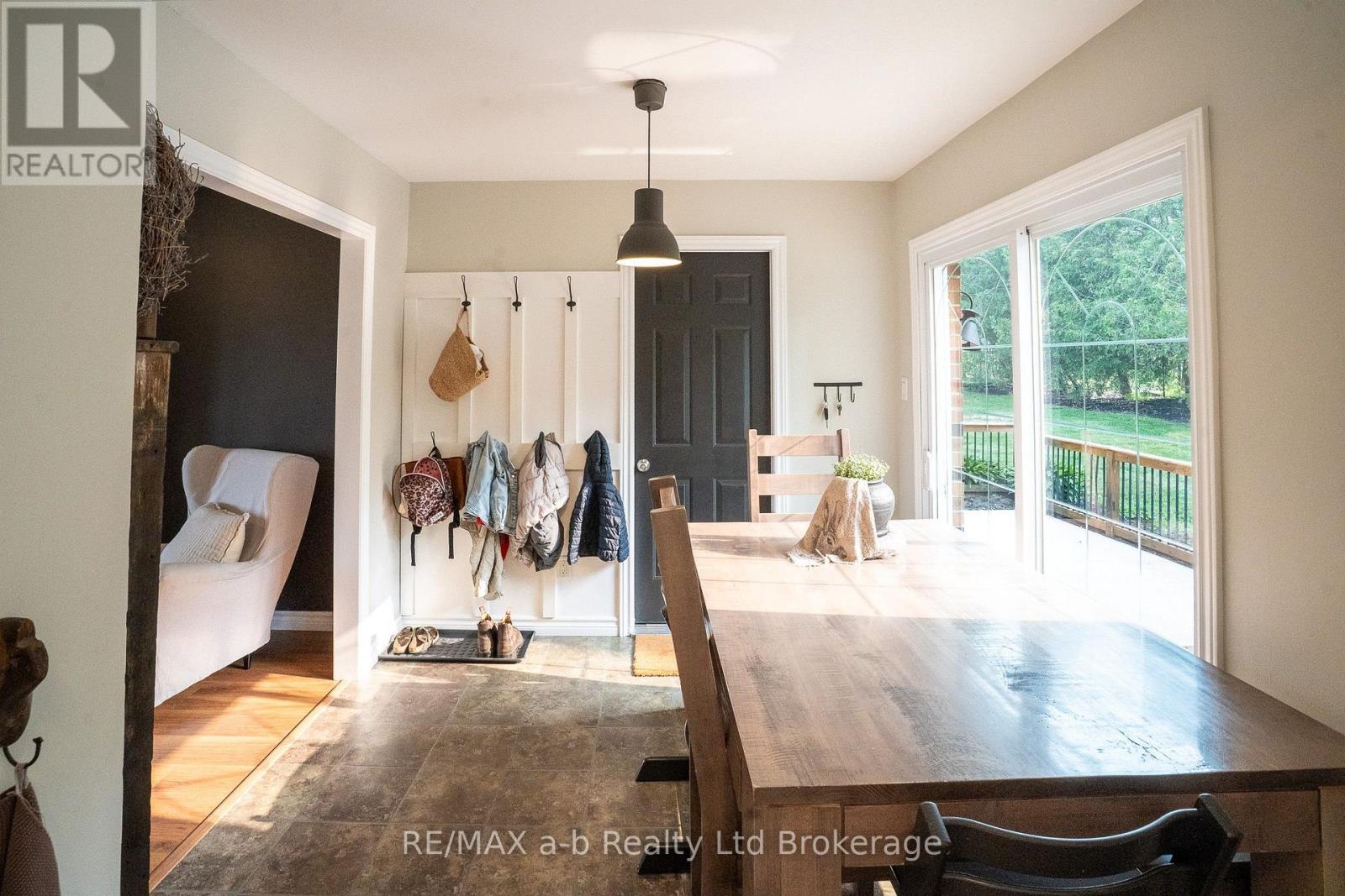 21 PEGGY AVENUE - 10