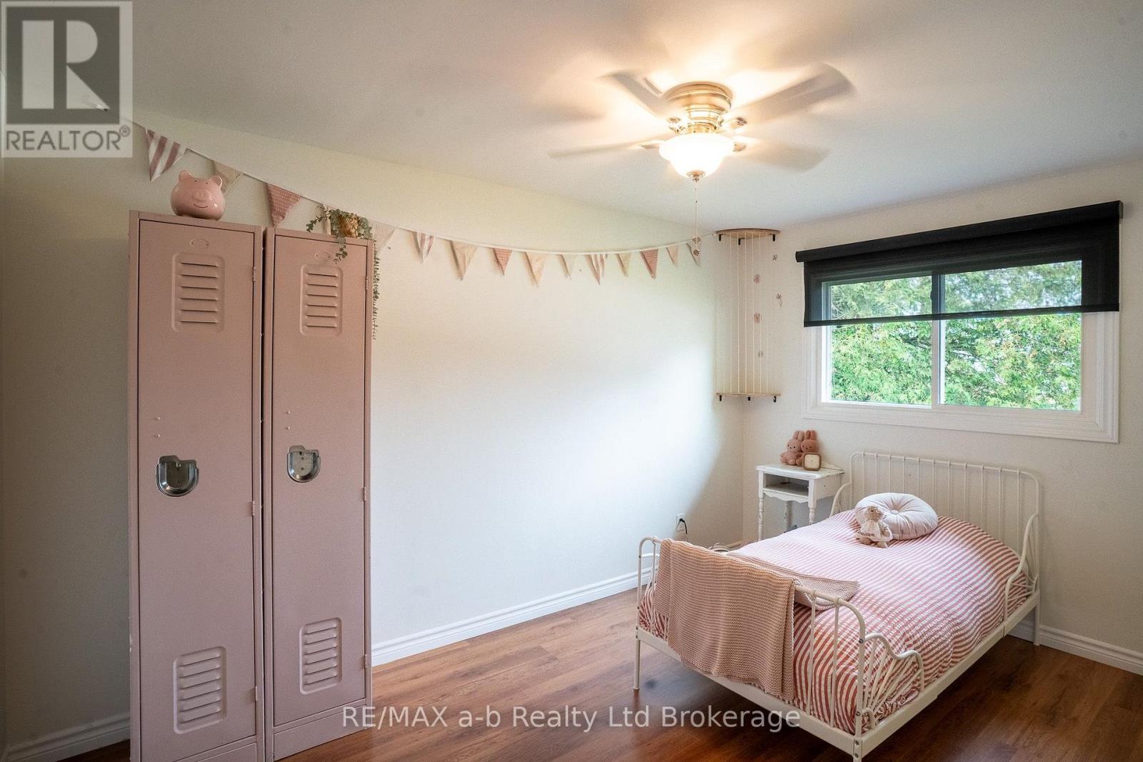 21 PEGGY AVENUE - 22