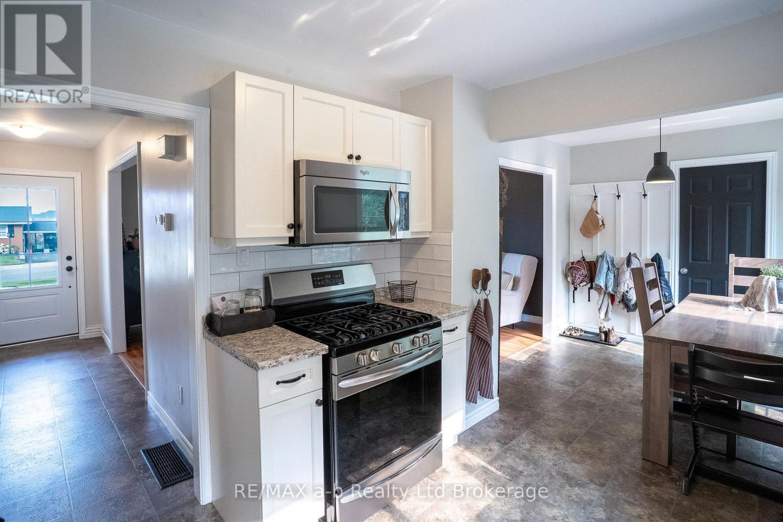 21 PEGGY AVENUE - 14