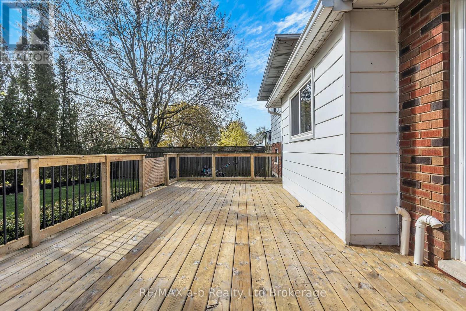 21 PEGGY AVENUE - 28