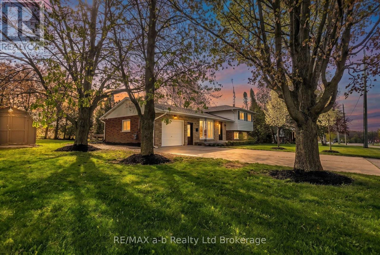 21 PEGGY AVENUE - 29
