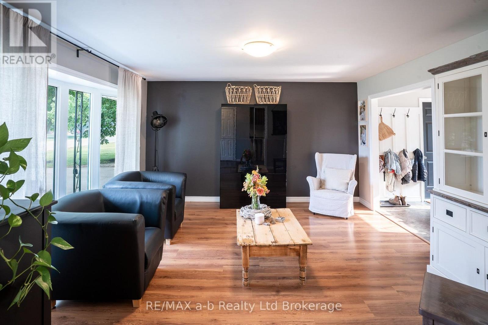 21 PEGGY AVENUE - 5