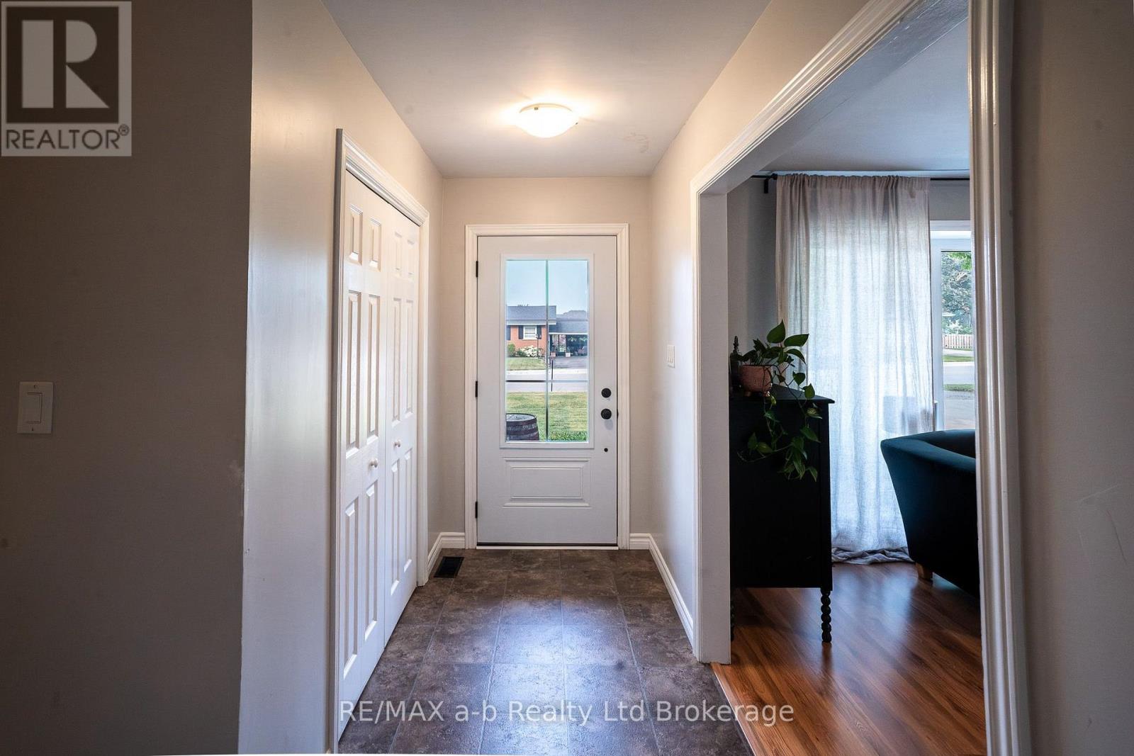 21 PEGGY AVENUE - 4