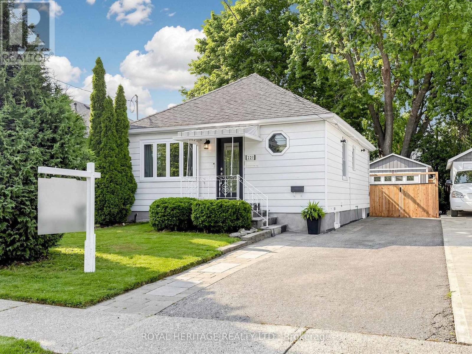 221 HIBBERT AVENUE - 1