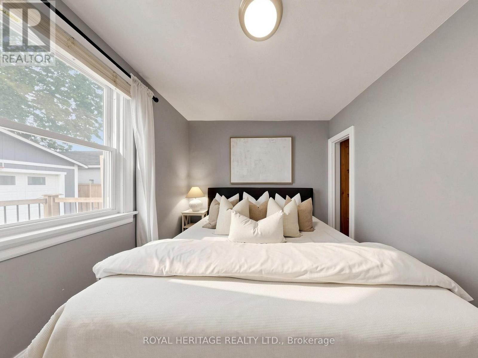 221 HIBBERT AVENUE - 18