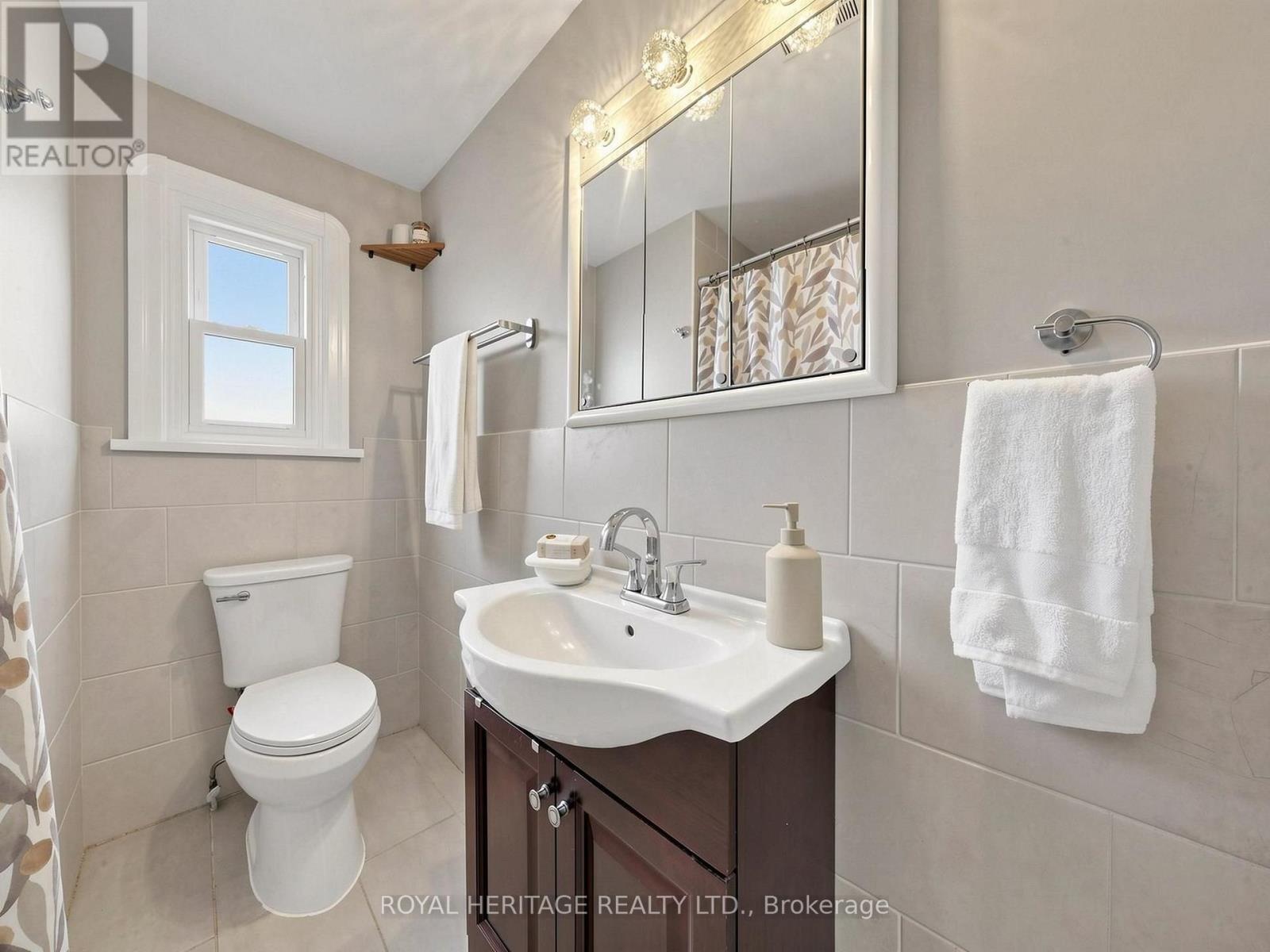 221 HIBBERT AVENUE - 19