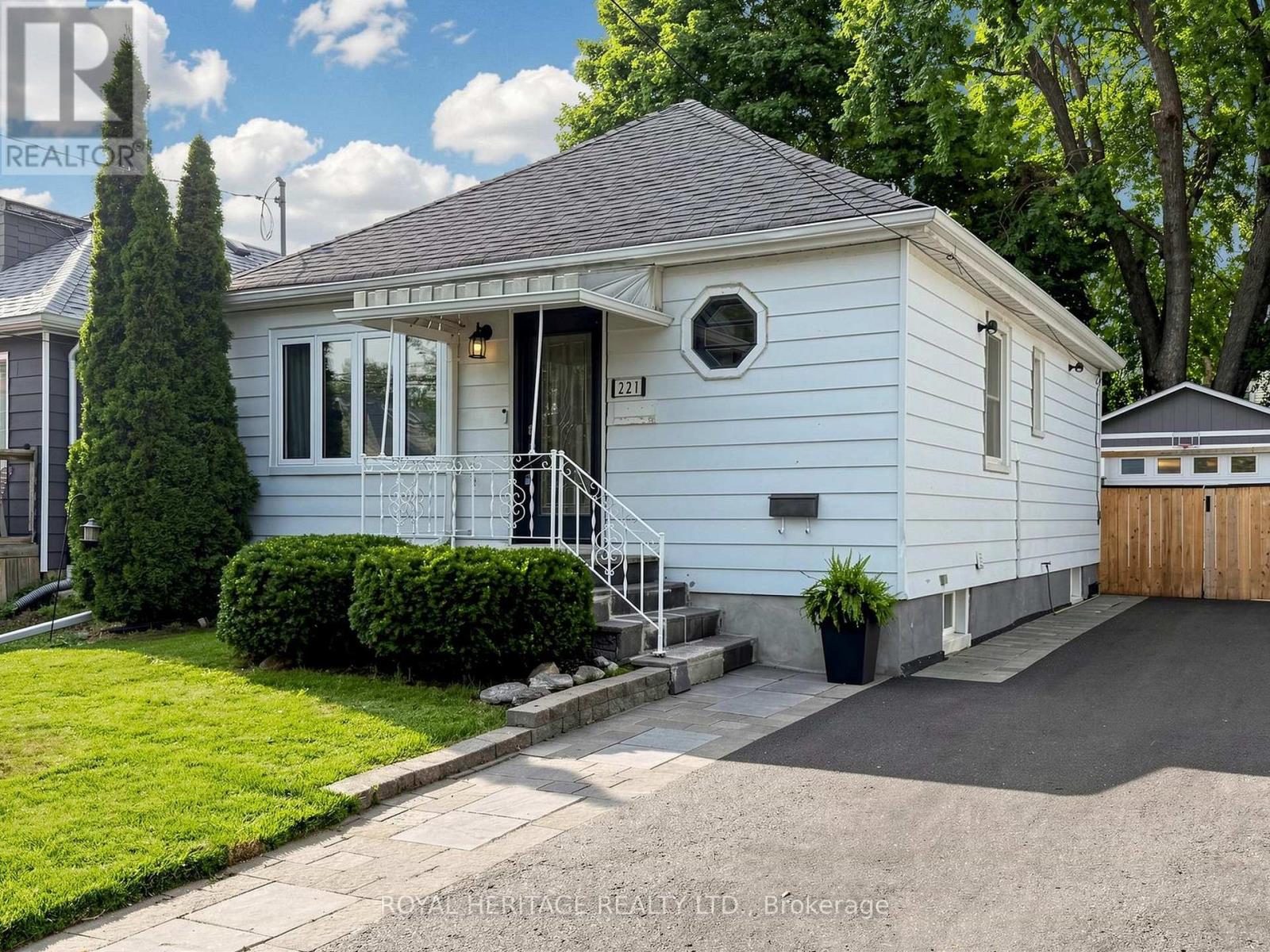 221 HIBBERT AVENUE - 2