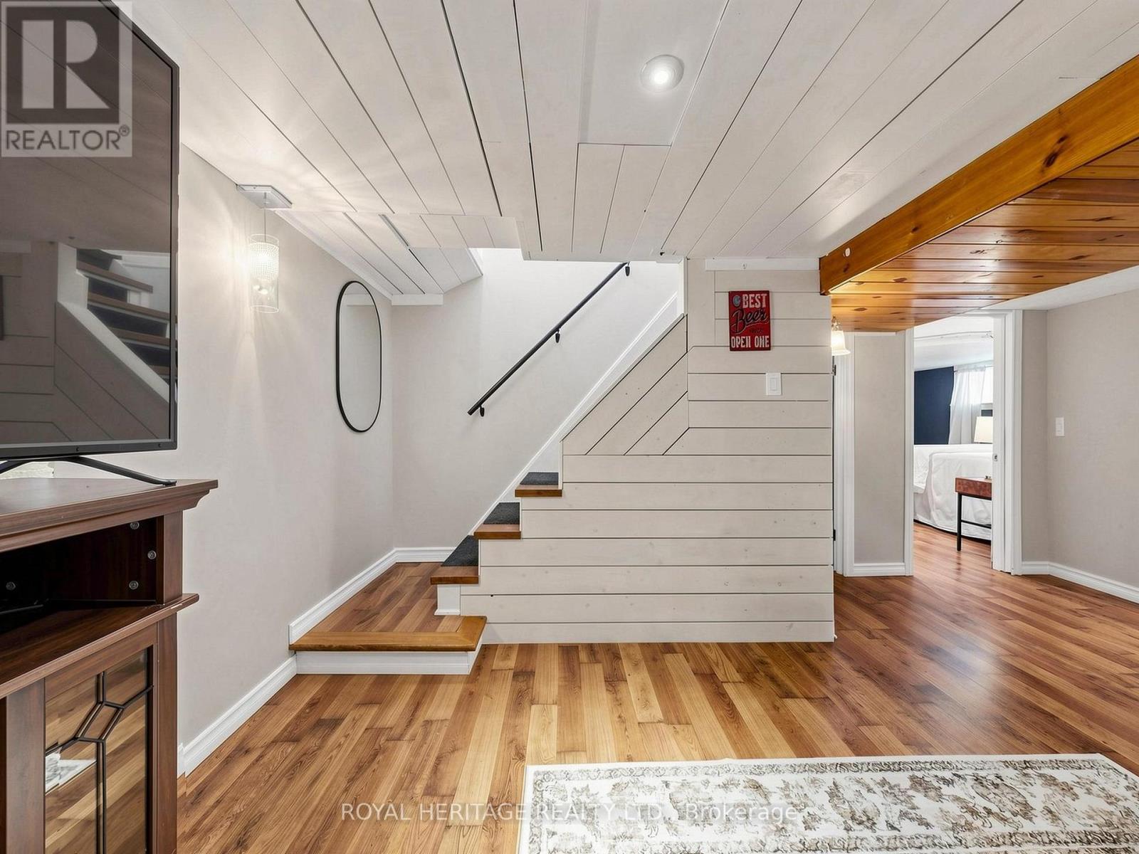 221 HIBBERT AVENUE - 24