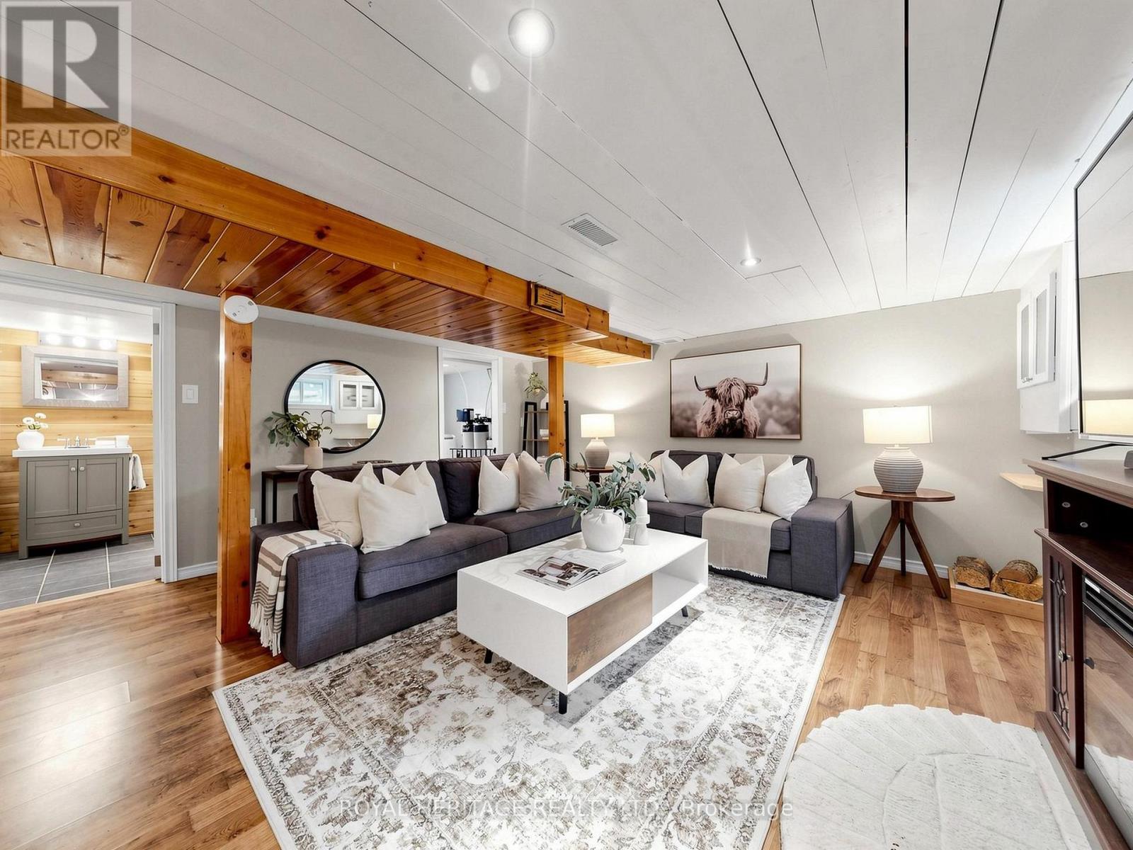 221 HIBBERT AVENUE - 25
