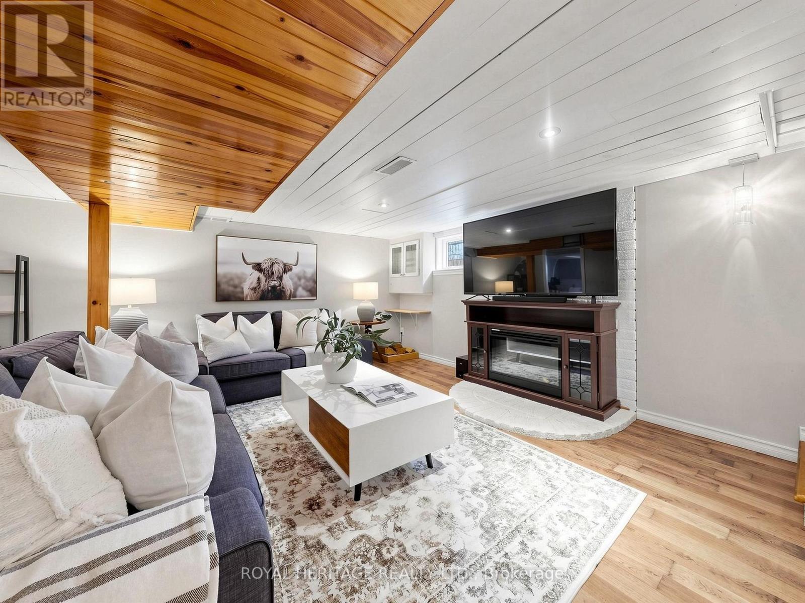 221 HIBBERT AVENUE - 27