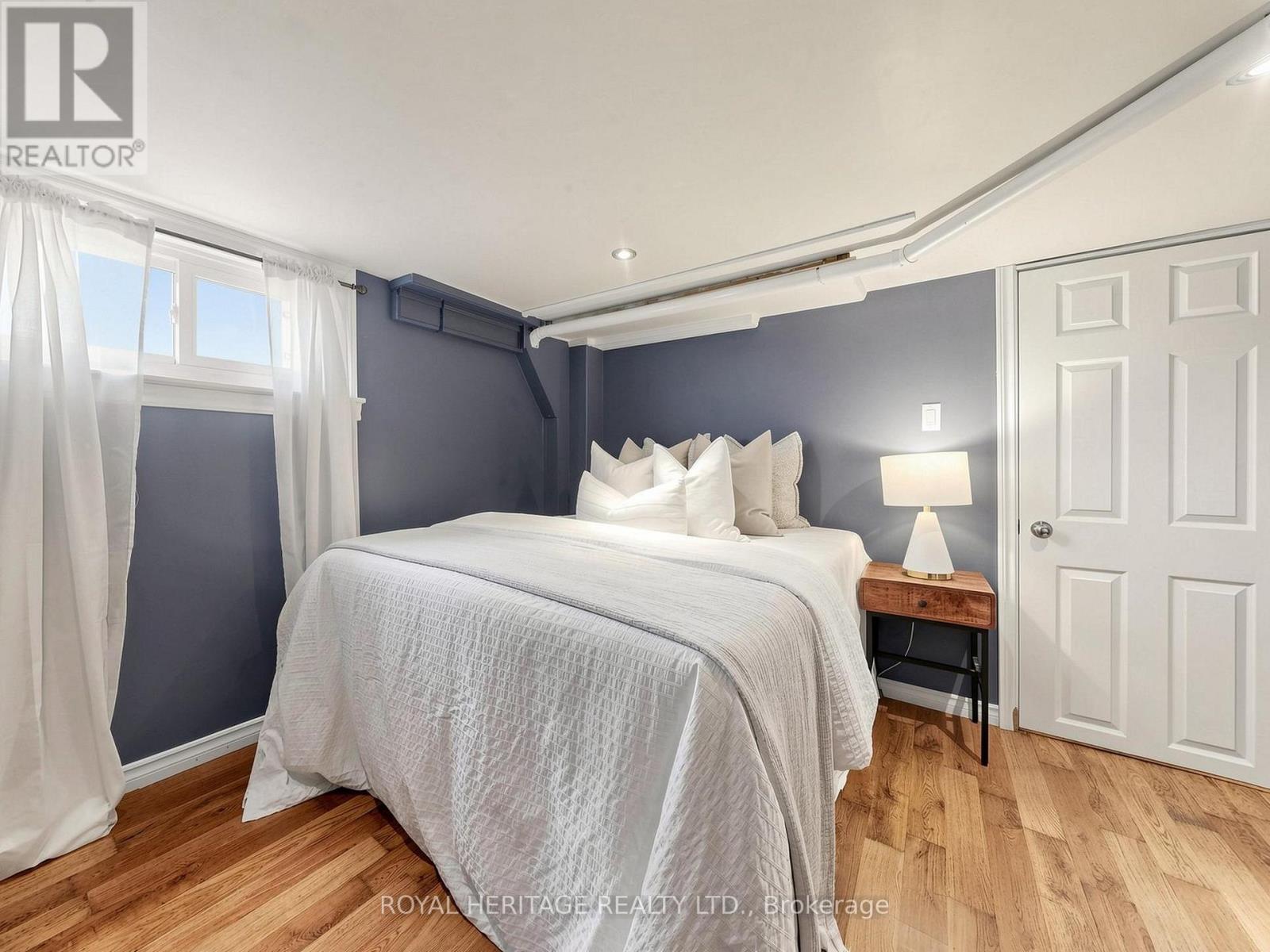 221 HIBBERT AVENUE - 29