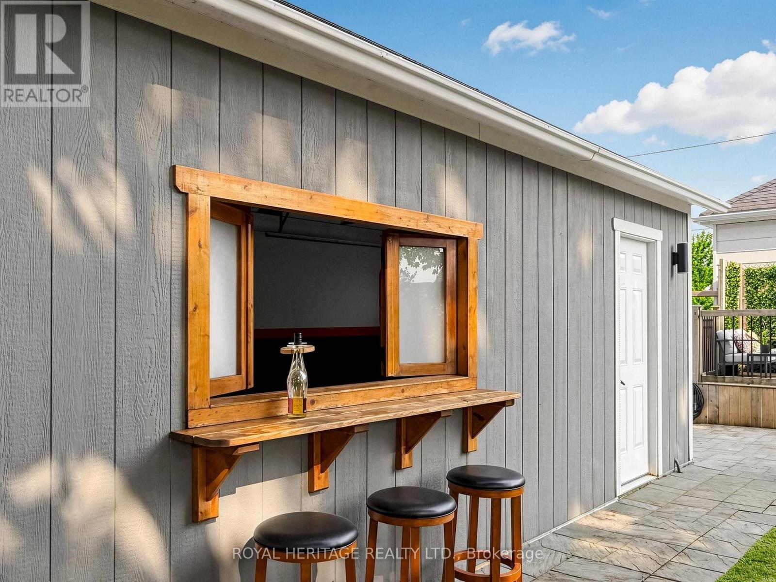 221 HIBBERT AVENUE - 40