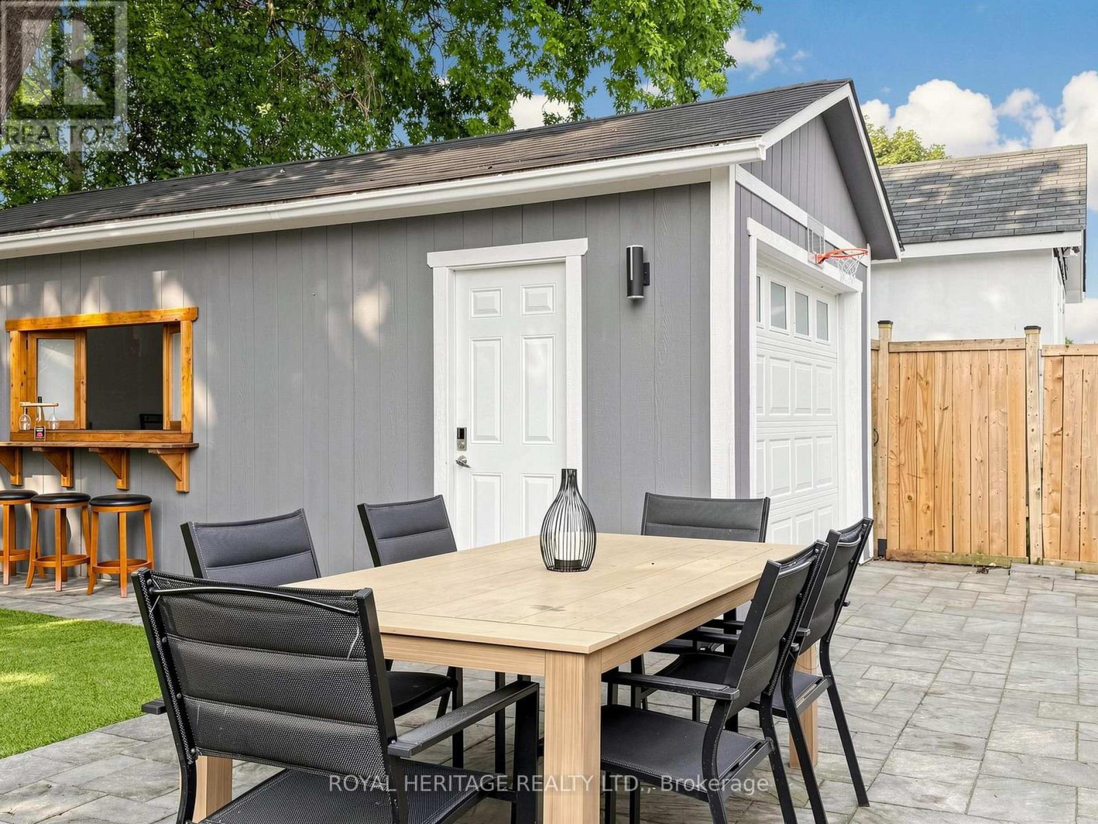 221 HIBBERT AVENUE - 44