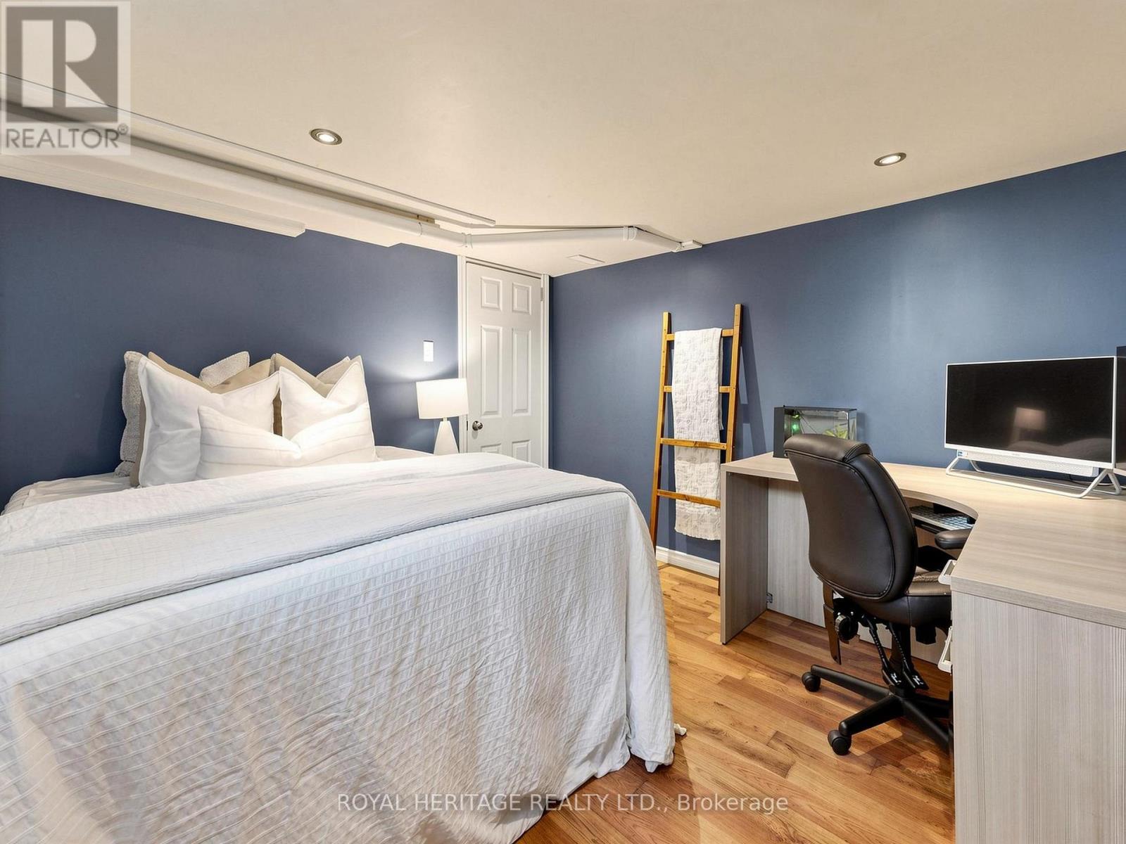 221 HIBBERT AVENUE - 30