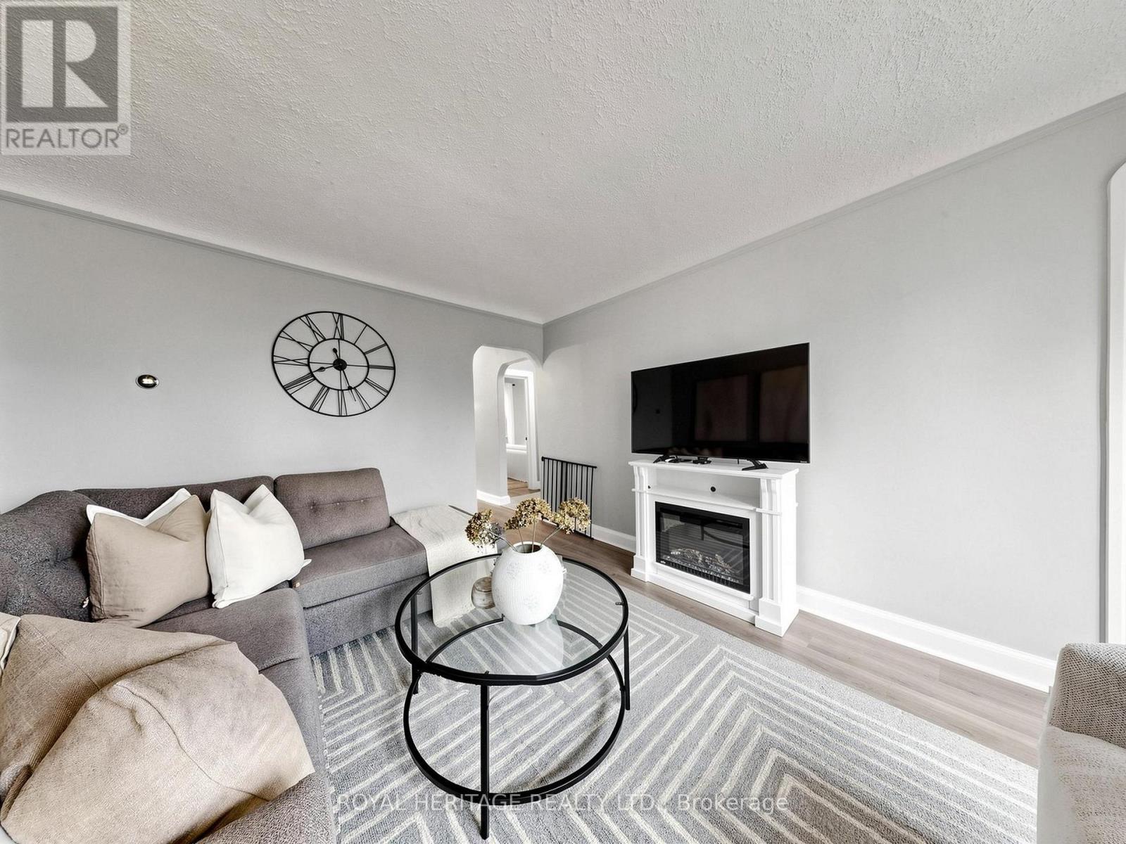 221 HIBBERT AVENUE - 4