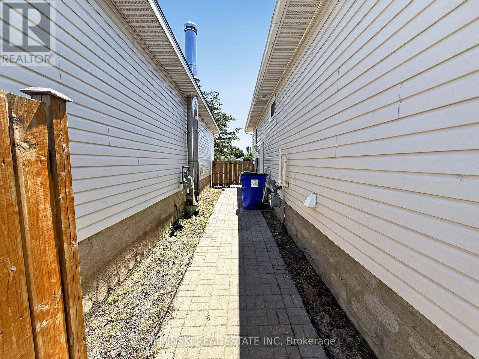 1222 GATINEAU BOULEVARD - 2