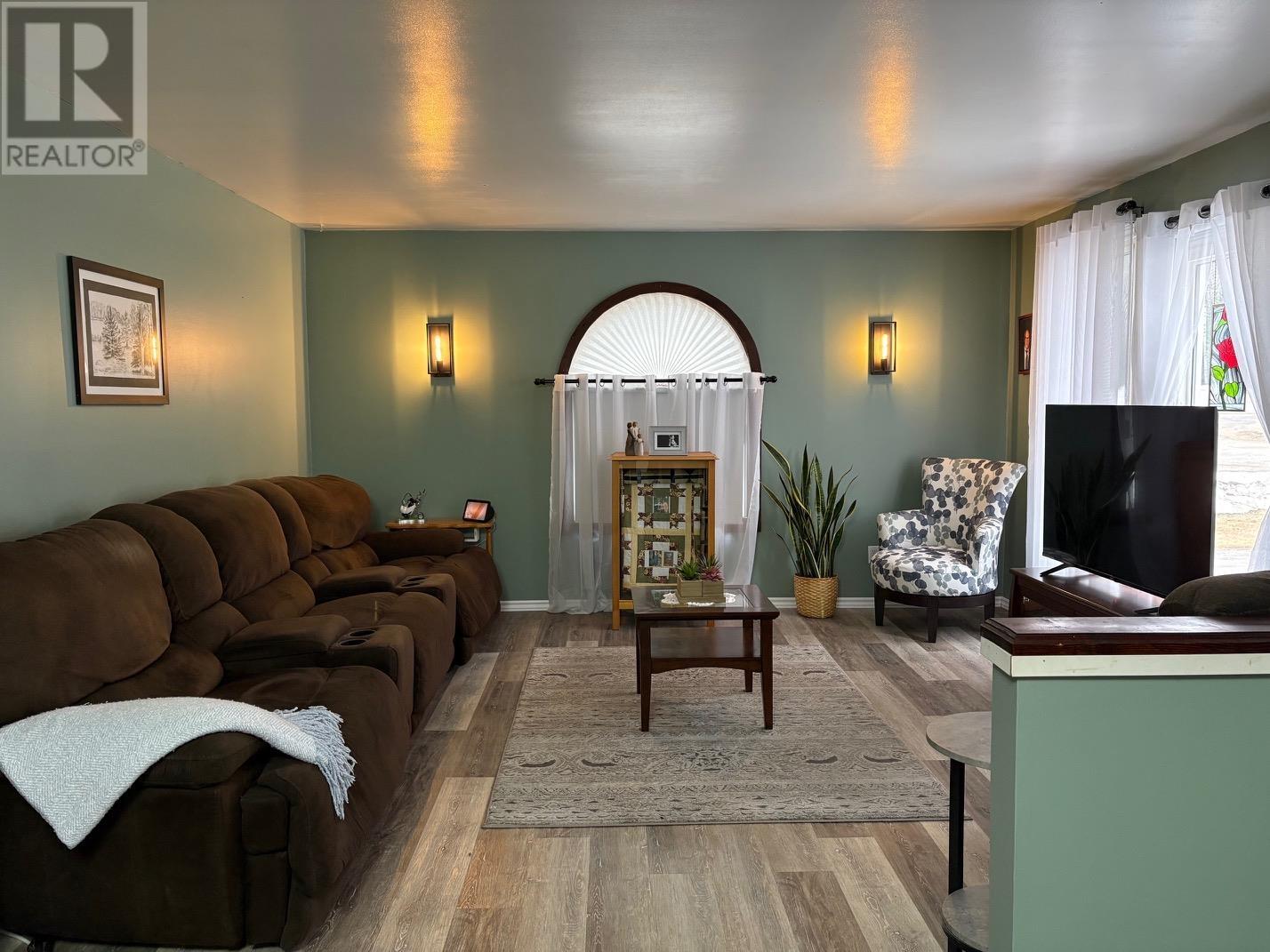 54 Redwing Ave - 5
