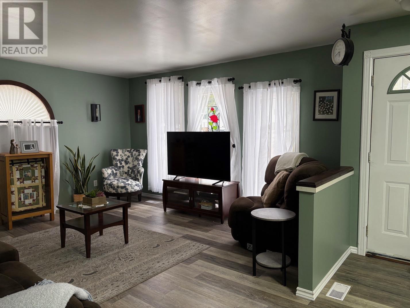 54 Redwing Ave - 4