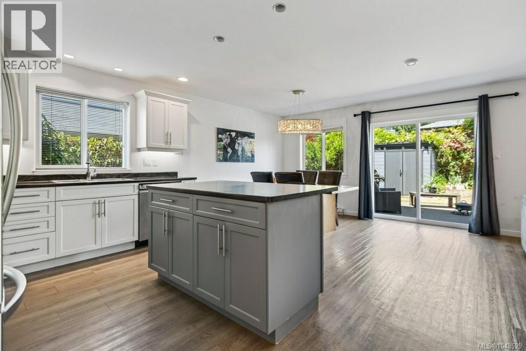 2270 McKenzie Ave - 4
