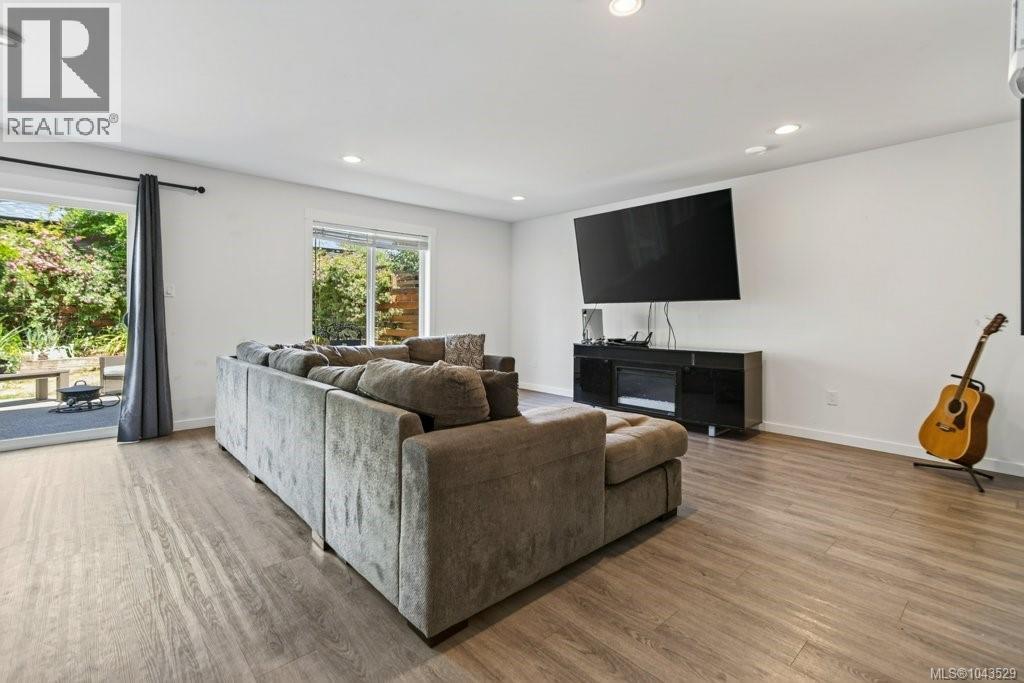 2270 McKenzie Ave - 3