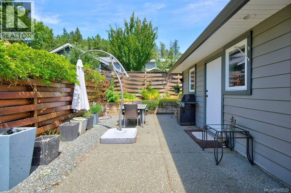 2270 McKenzie Ave - 28