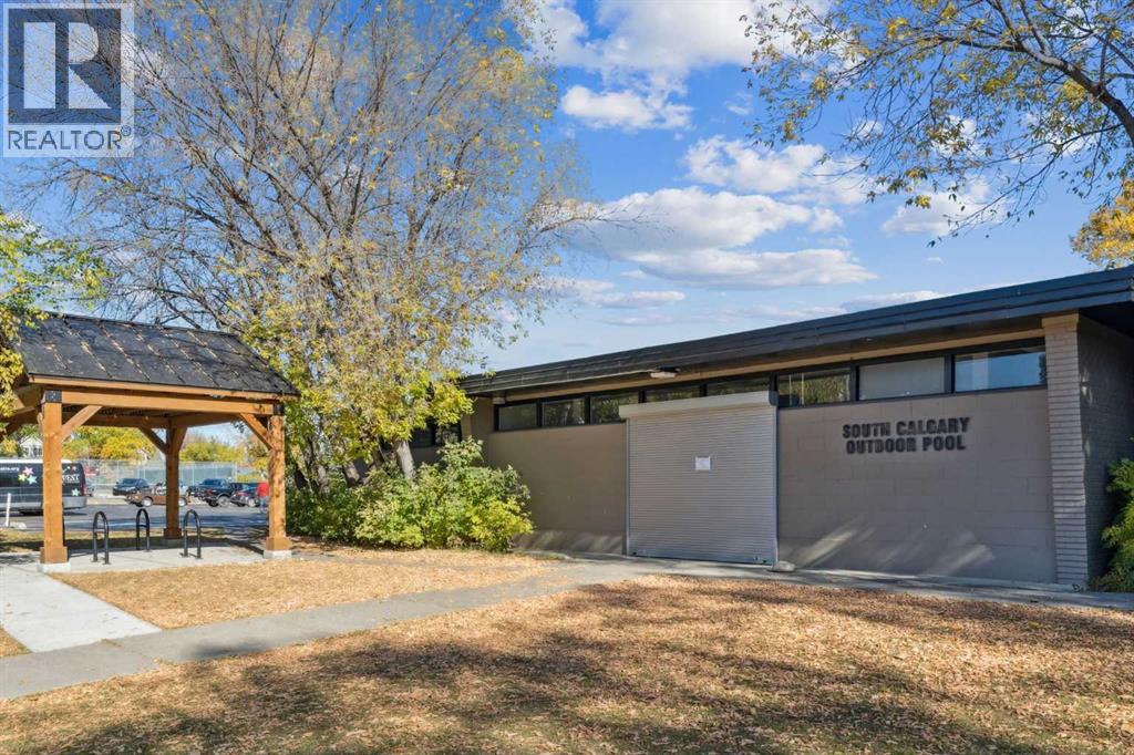 1811 31 Avenue SW - 32