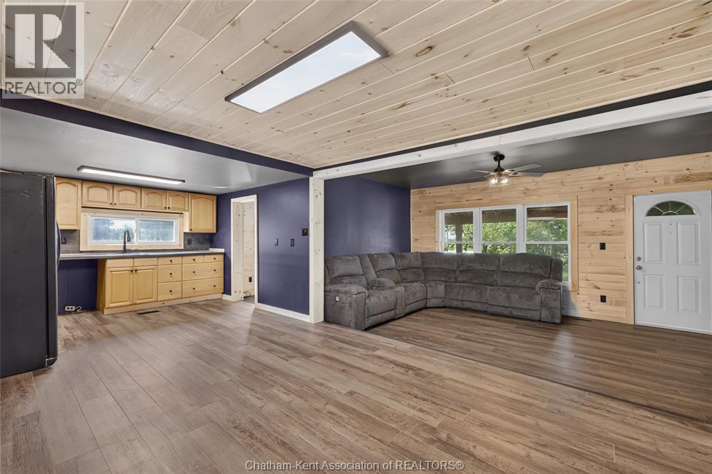 20847 Victoria ROAD - 10