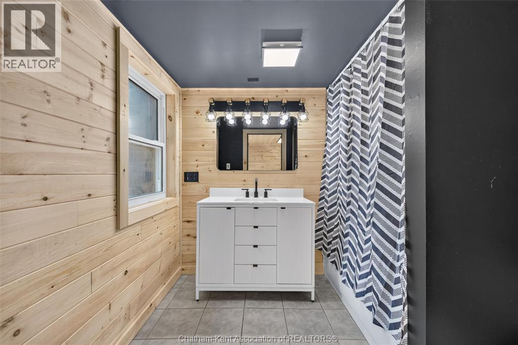 20847 Victoria ROAD - 28