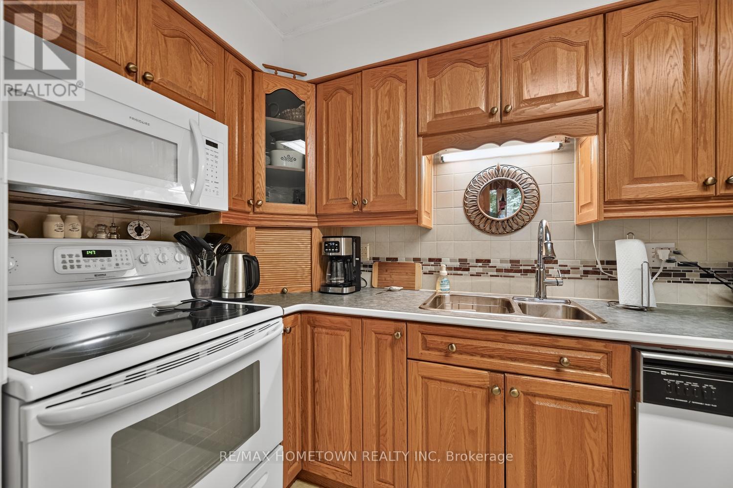 21 FAIRWAY CRESCENT - Image 11
