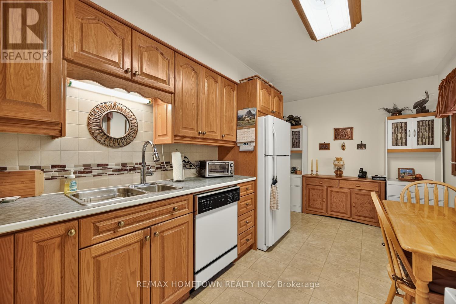 21 FAIRWAY CRESCENT - Image 12