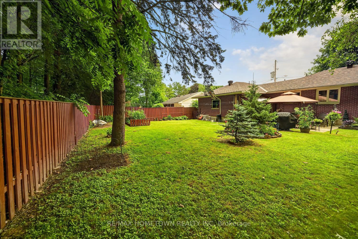 21 FAIRWAY CRESCENT - Image 34