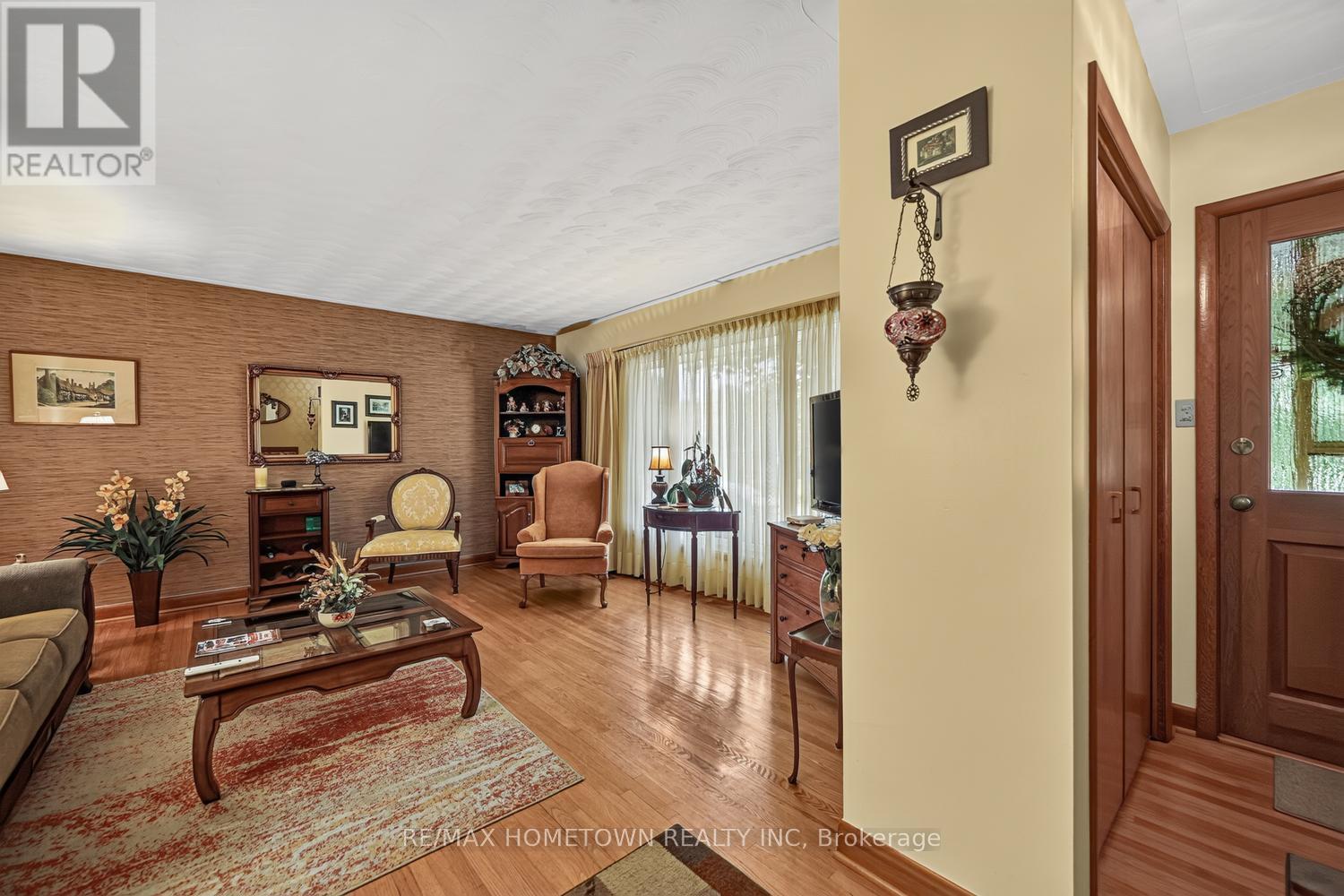 21 FAIRWAY CRESCENT - Image 6