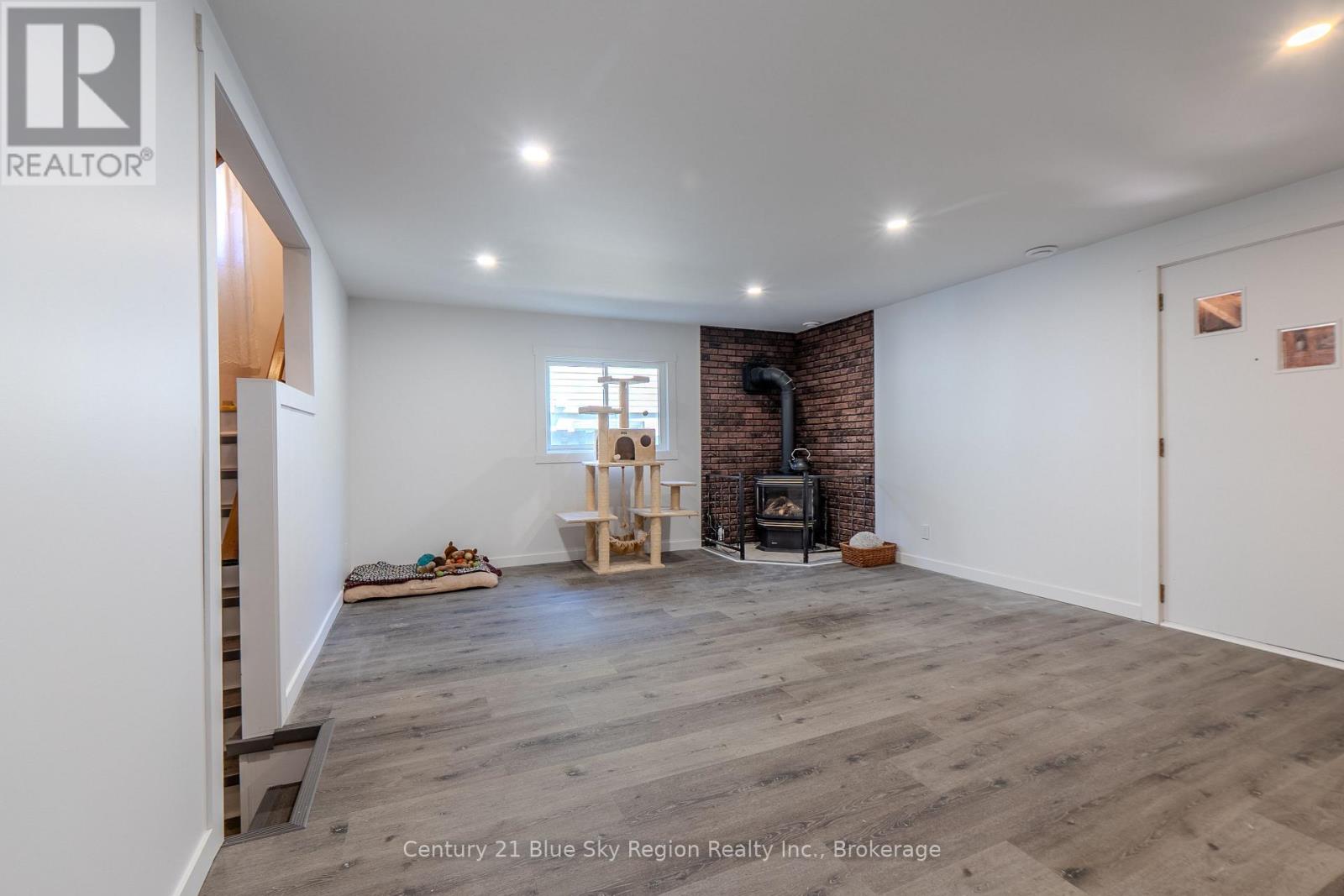 174 PRINCESS STREET E - 22