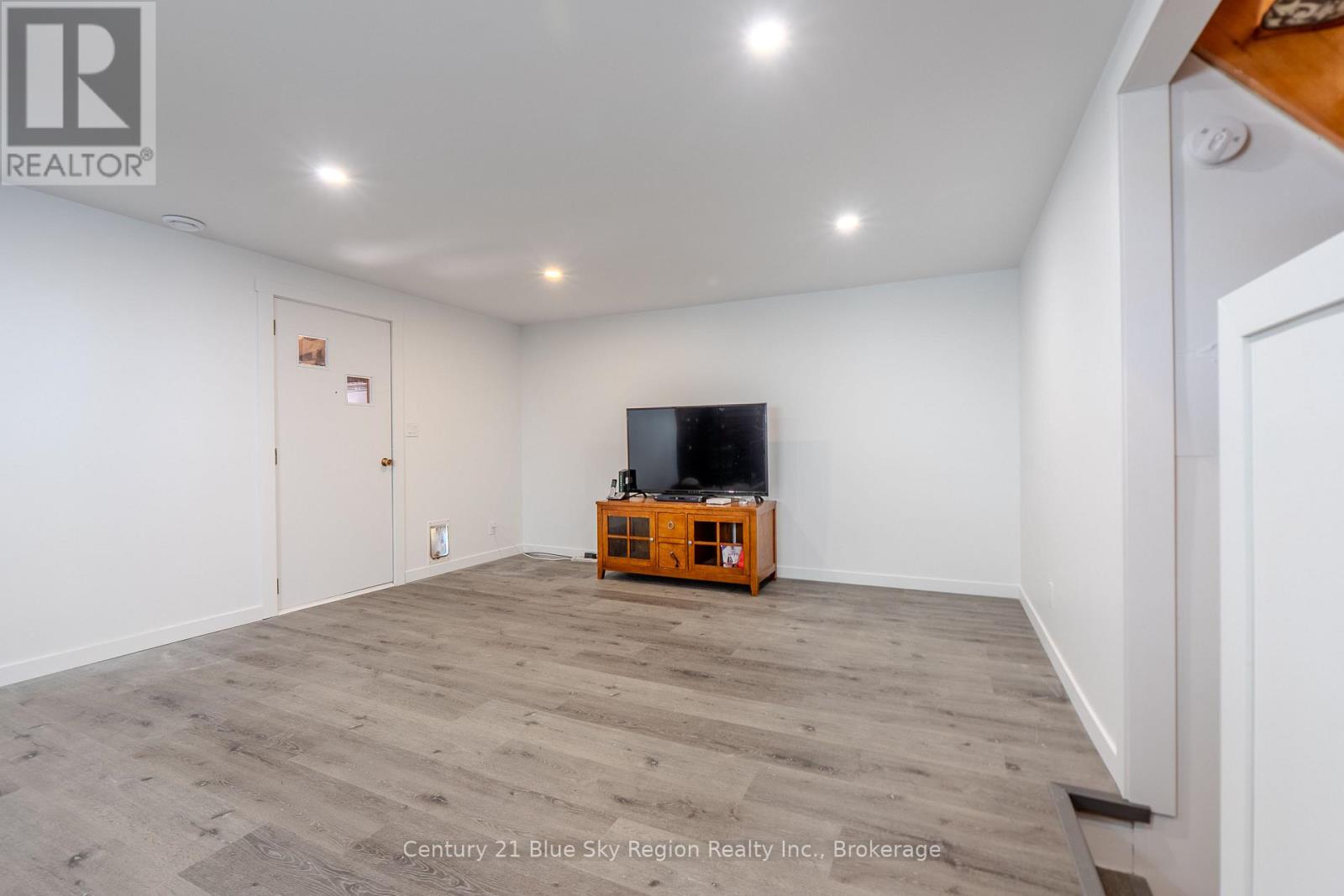 174 PRINCESS STREET E - 23