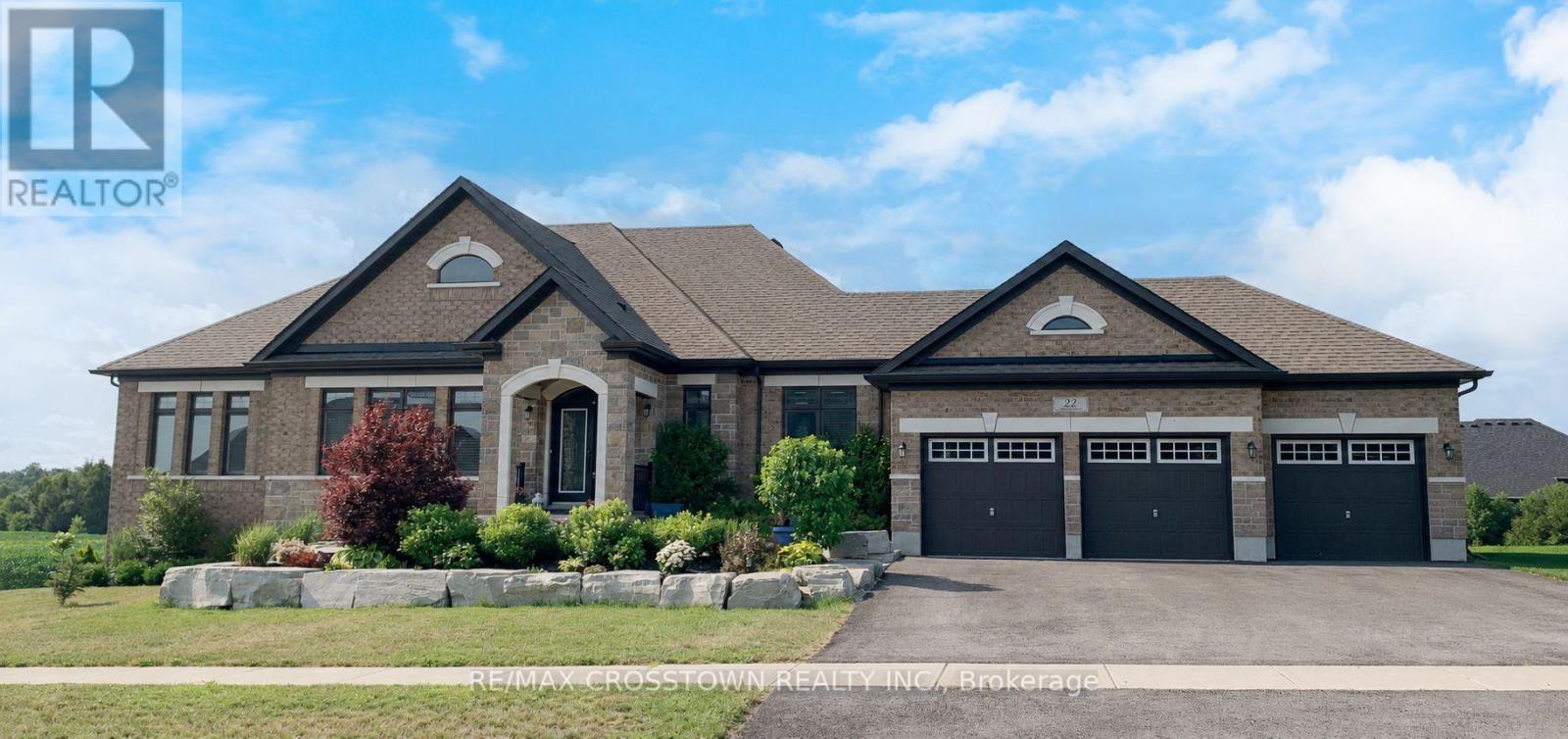 22 STEWART CRESCENT - 1