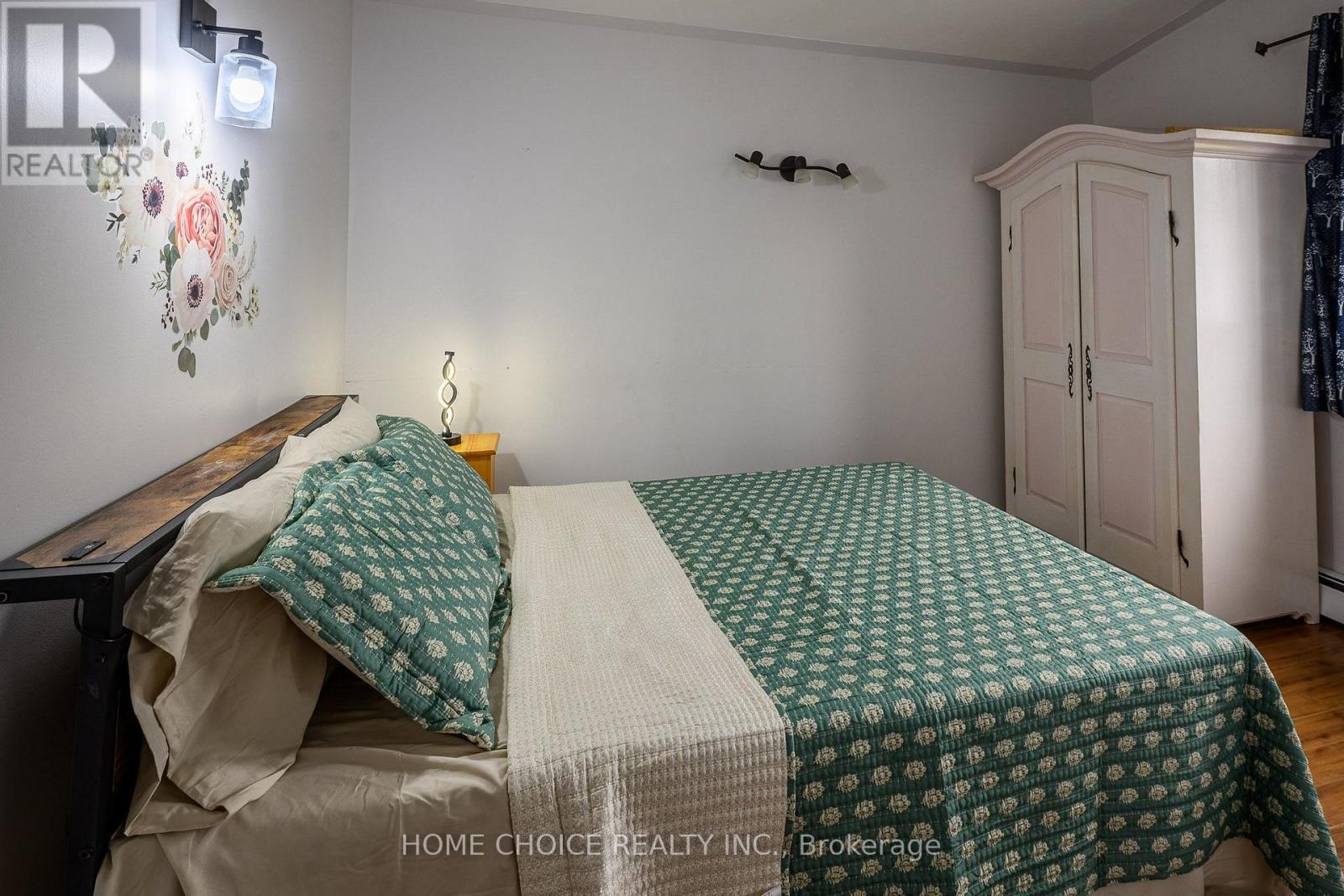 588 MELROSE BOULEVARD - 13