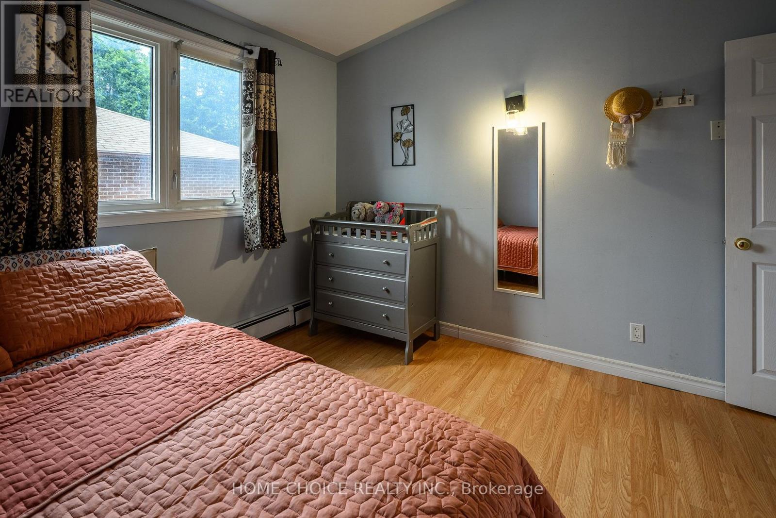 588 MELROSE BOULEVARD - 19