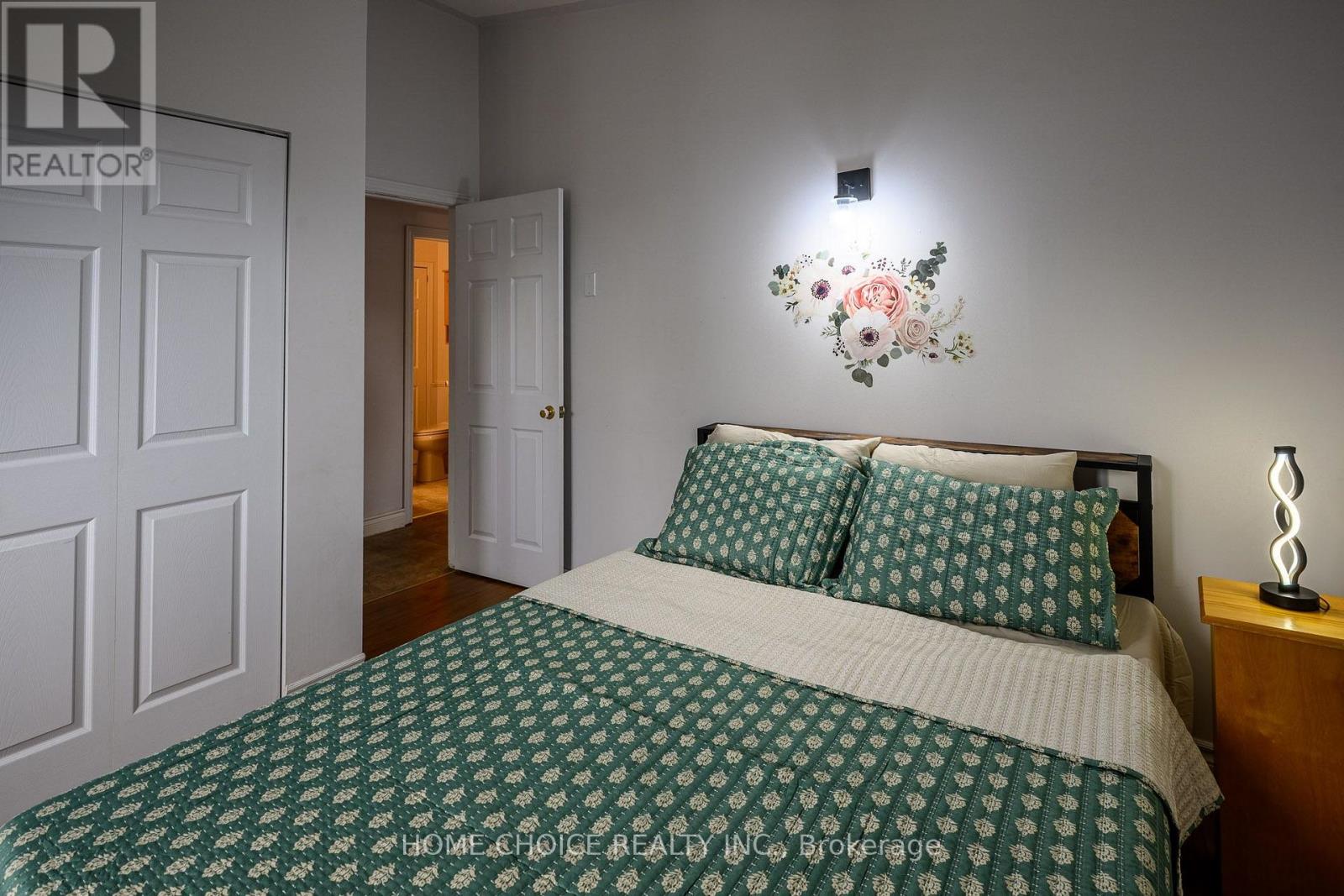 588 MELROSE BOULEVARD - 14