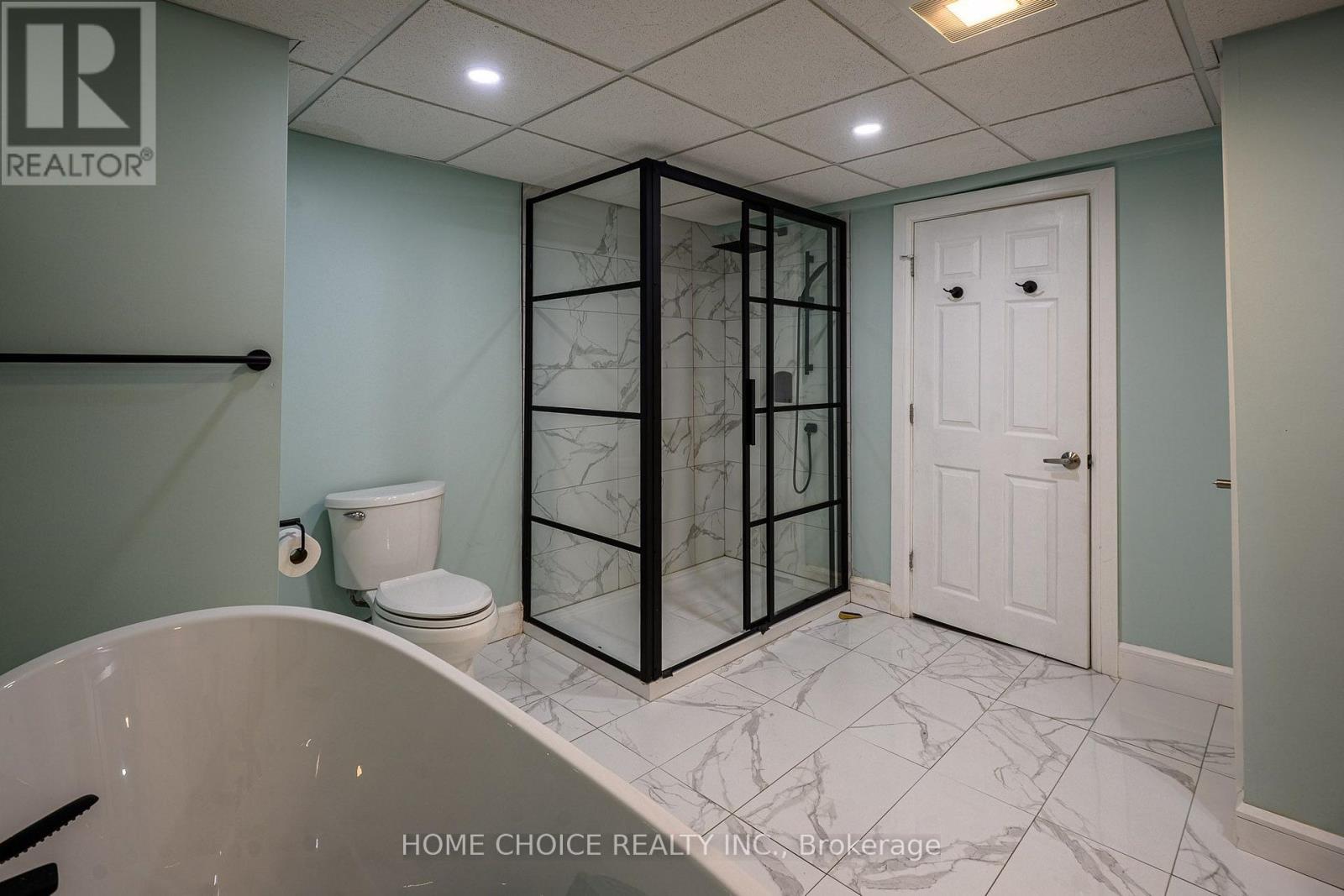 588 MELROSE BOULEVARD - 23