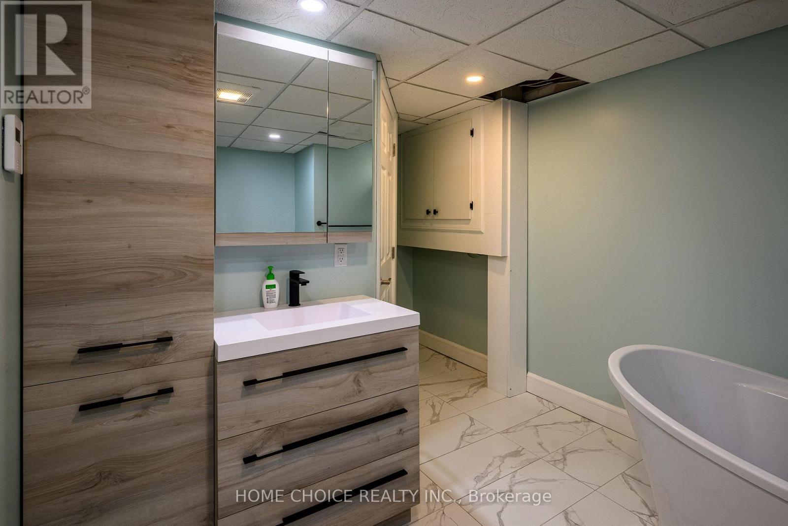 588 MELROSE BOULEVARD - 25
