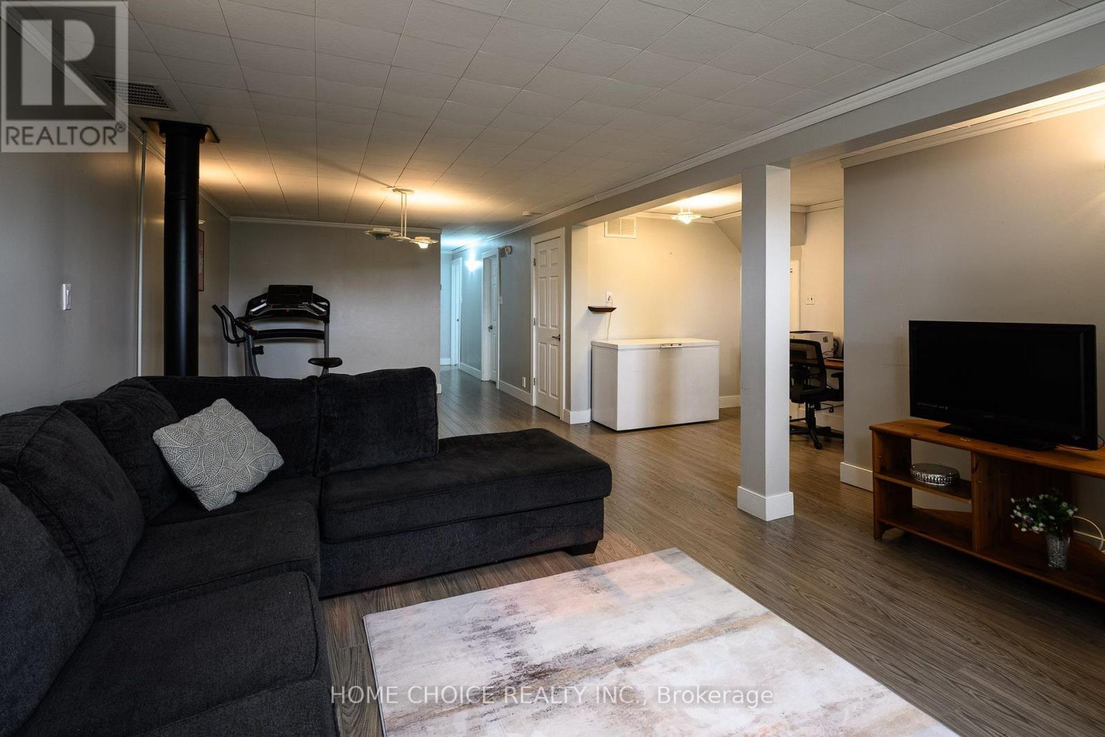 588 MELROSE BOULEVARD - 39