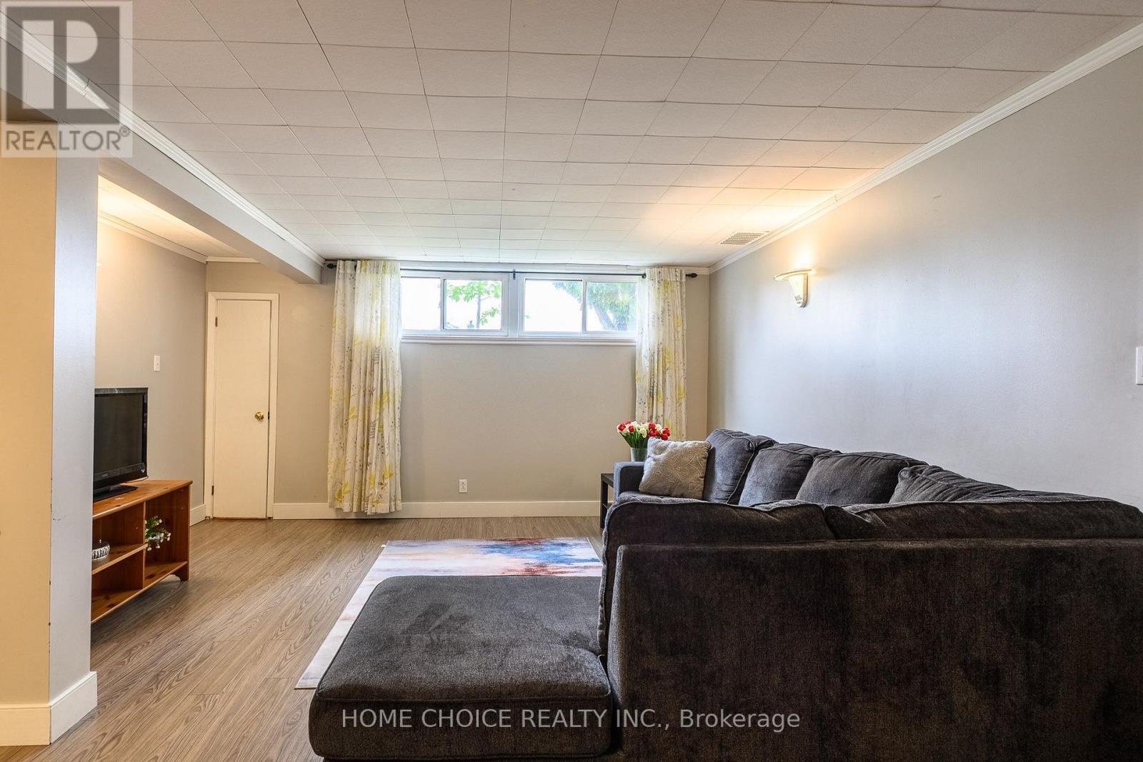 588 MELROSE BOULEVARD - 37