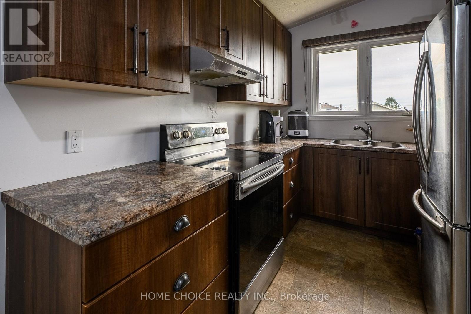 588 MELROSE BOULEVARD - 7