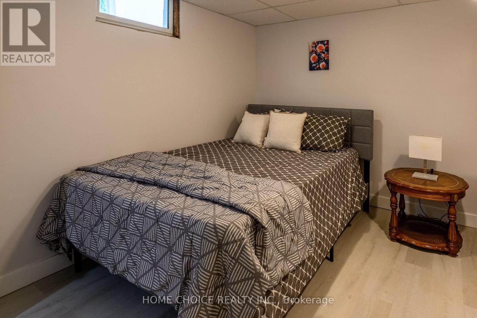 588 MELROSE BOULEVARD - 32