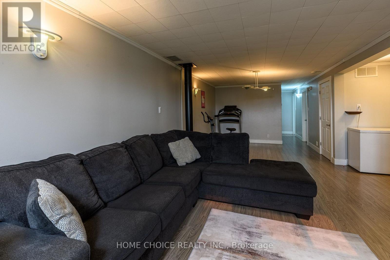 588 MELROSE BOULEVARD - 38